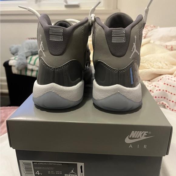Jordan 11 Retro - Picture 2 of 3